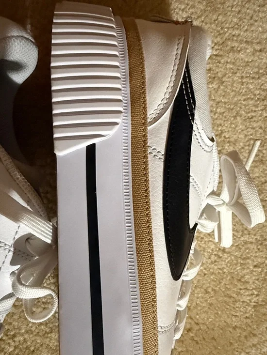 WOMEN'S NIKE COURT LEGACY LIFT PLATFORM SNEAKERS size 9 - Picture 8 of 16